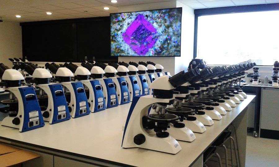 GX Microscopes Polarising microscope installation