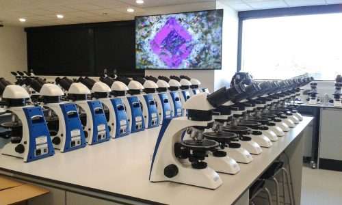 GX Microscopes XPLPOLTEC Polarising Microscopes in a university teaching laboratory